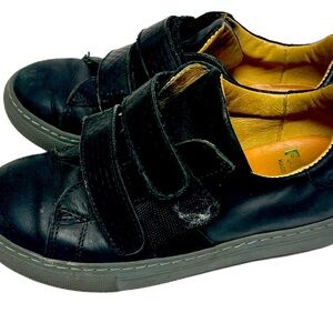 Fascini Portugal kids black Velcro sneakers size 13